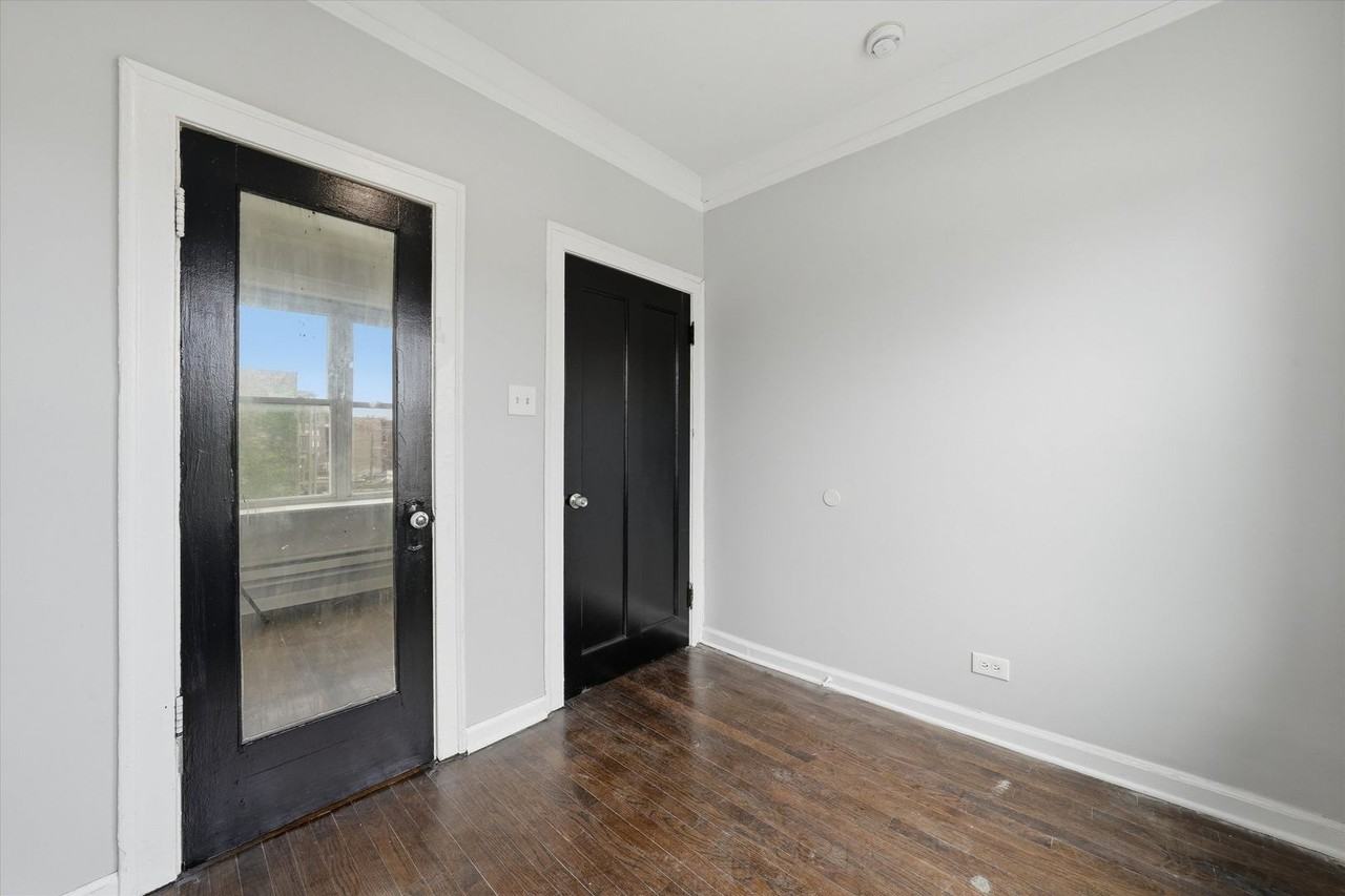 841 E 80th St #3 - Photo 7 of 9