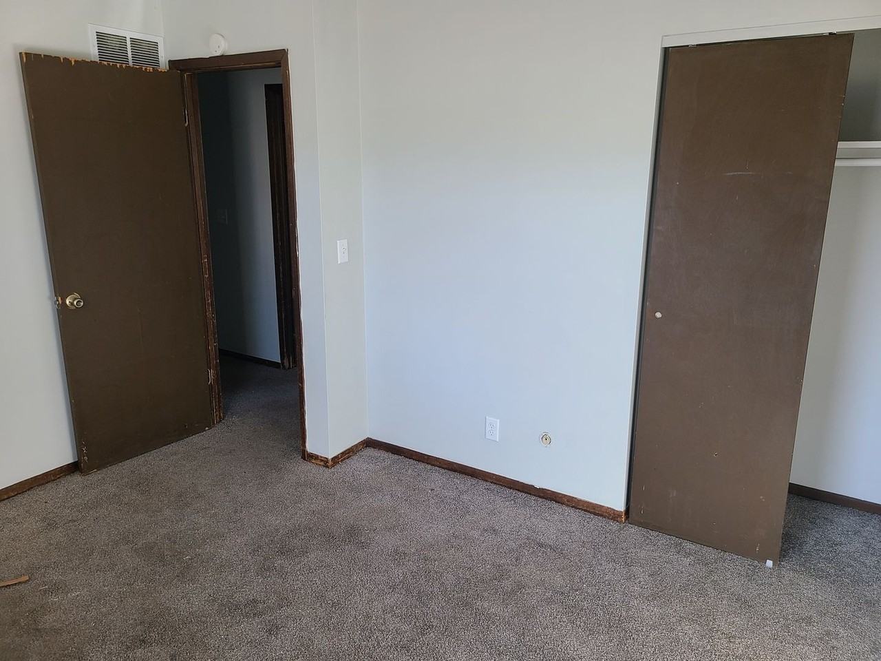 1916 W 75th Pl - Photo 4 of 10