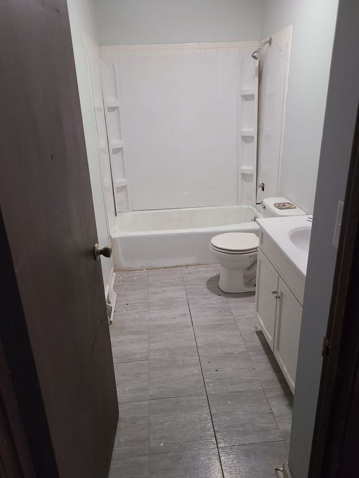 1916 W 75th Pl - Photo 6 of 10