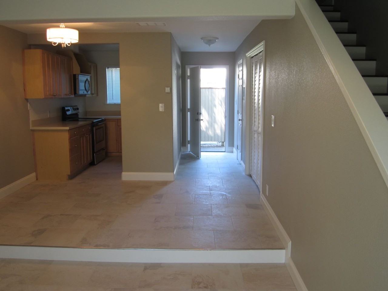 138 Rainbow Ct - Photo 3 of 37