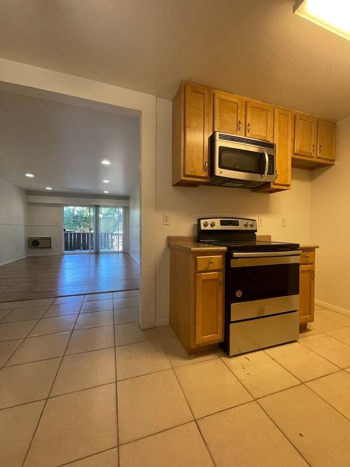 1010 W Macarthur Blvd #85 - Photo 2 of 30