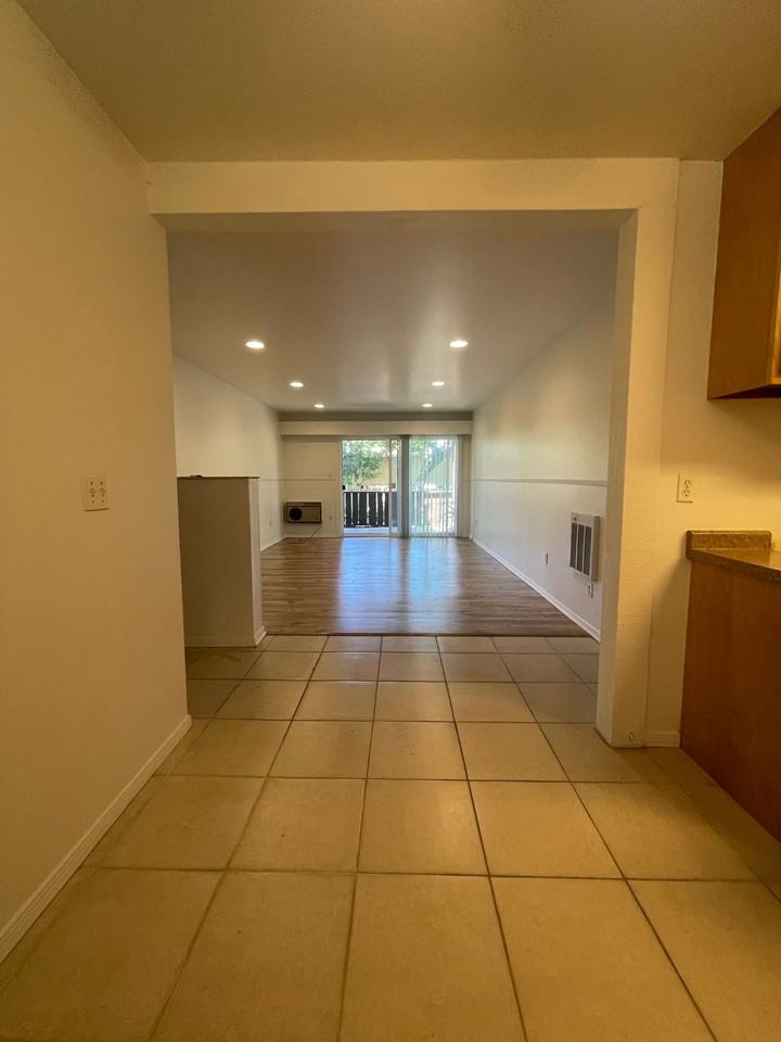 1010 W Macarthur Blvd #85 - Photo 3 of 30