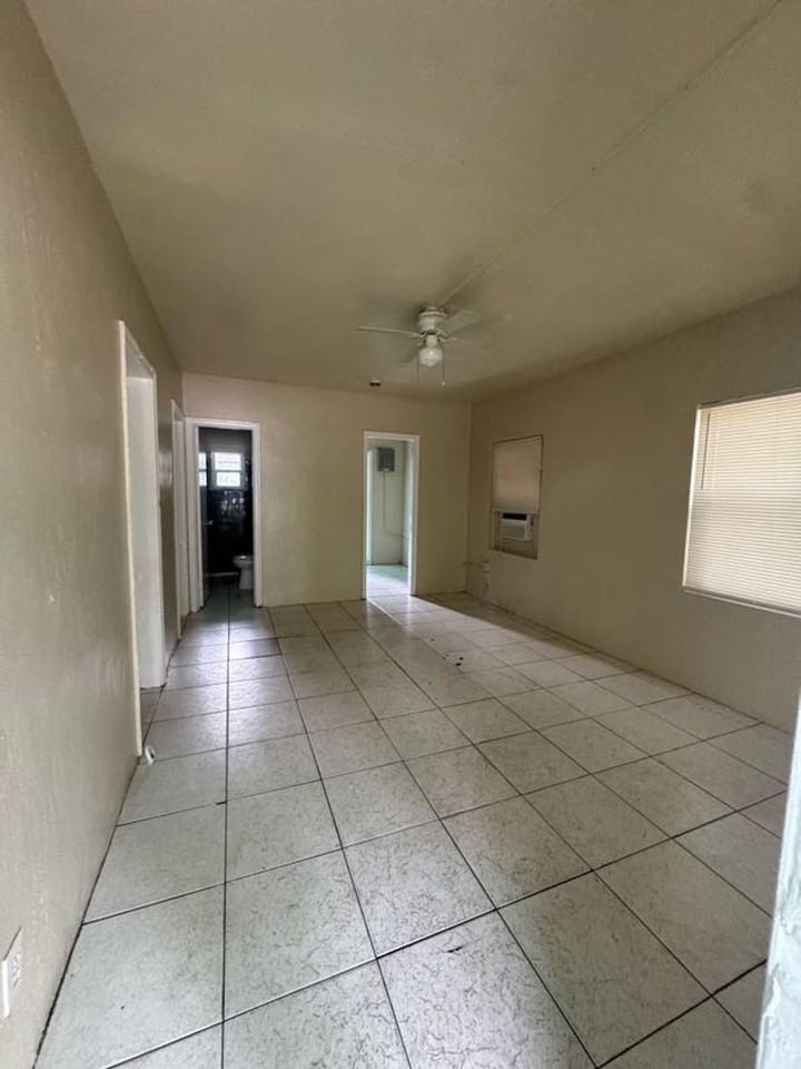 1416 Nw 4th St - Photo 2 of 9