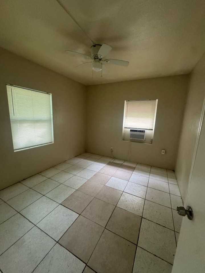 1416 Nw 4th St - Photo 3 of 9