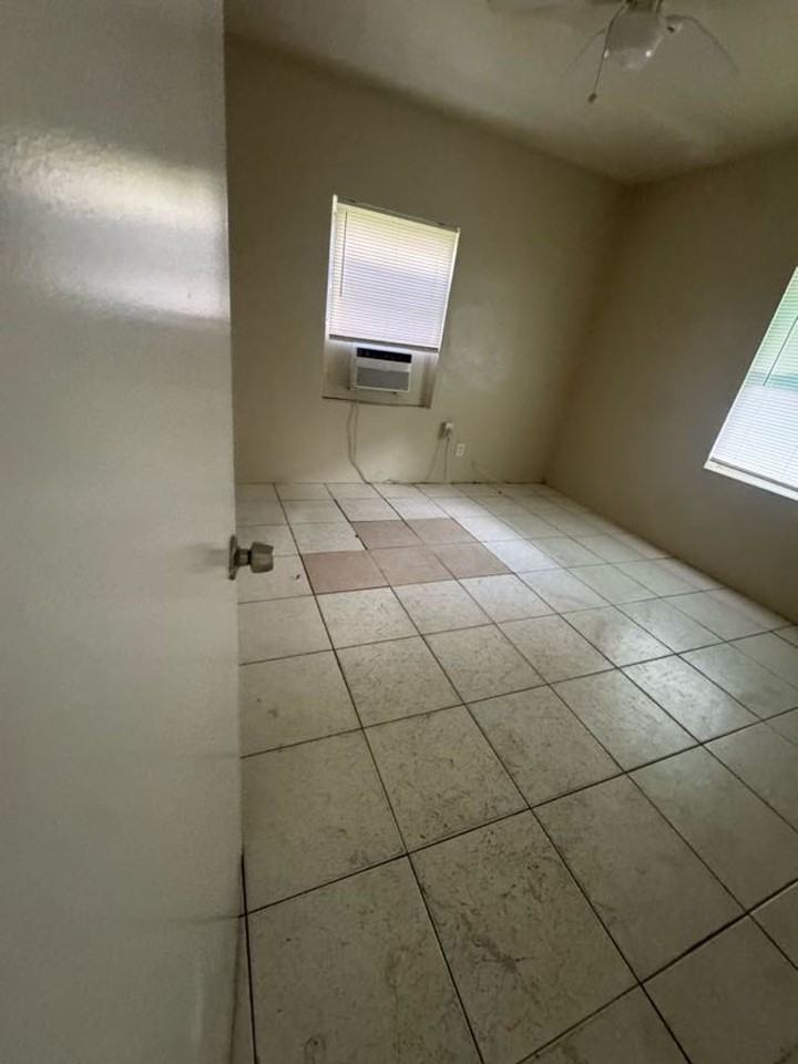 1416 Nw 4th St - Photo 4 of 9