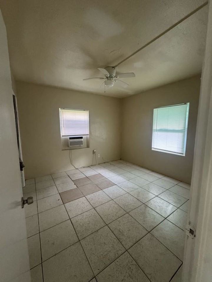 1416 Nw 4th St - Photo 5 of 9