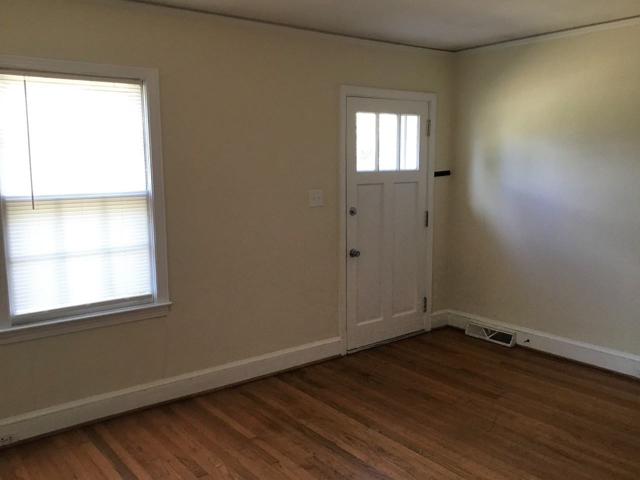 1035 Candlewood Ln - Photo 4 of 21