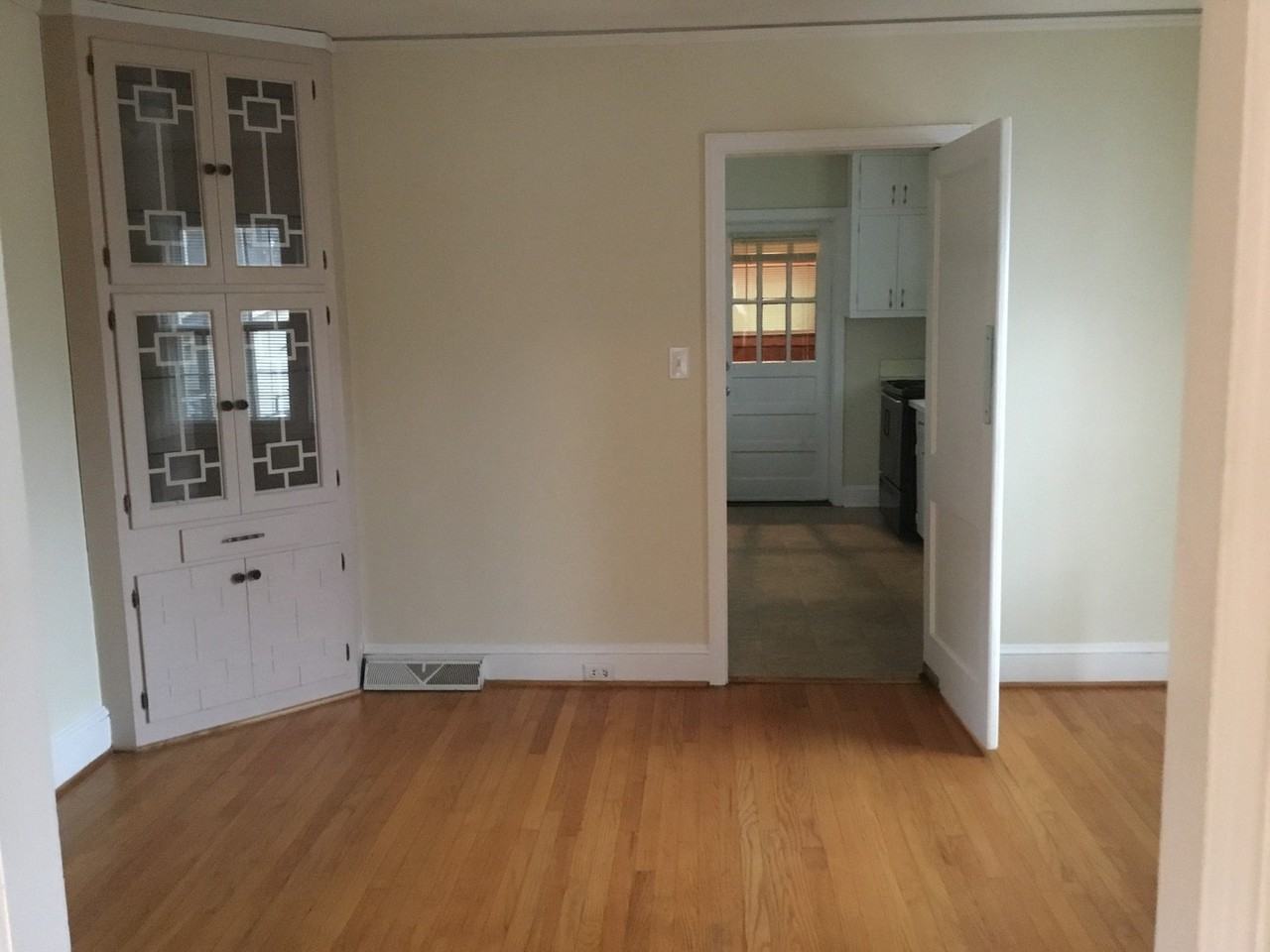 1035 Candlewood Ln - Photo 5 of 21