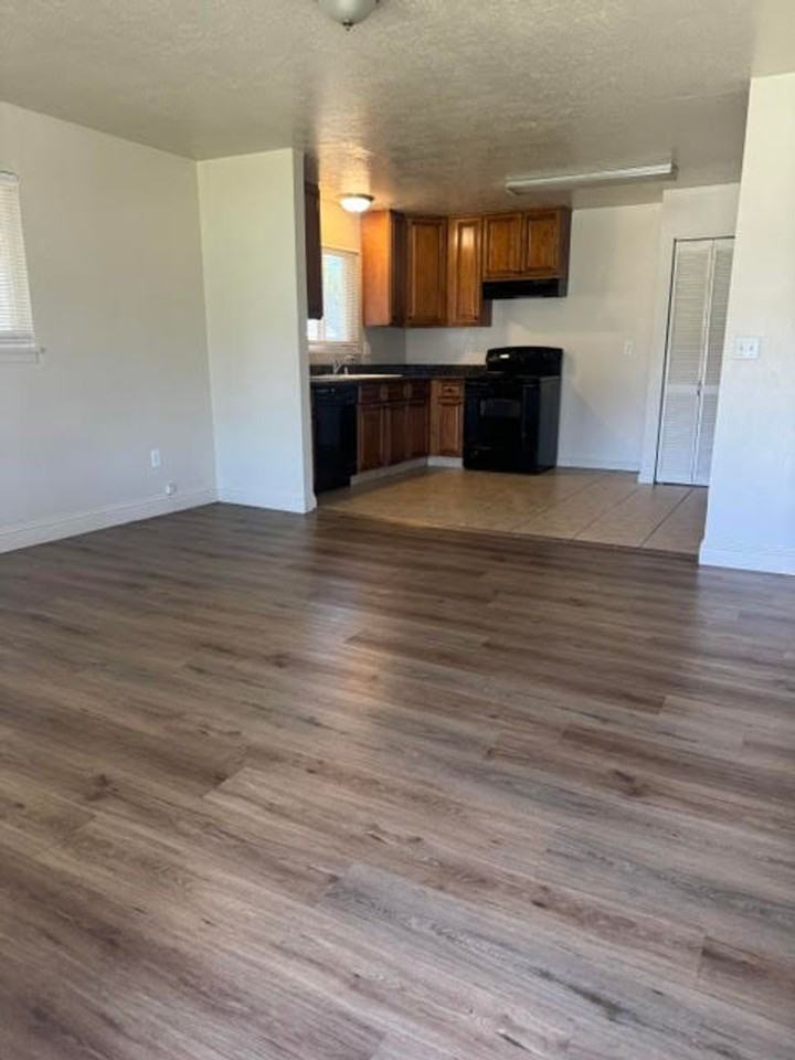 710 Ripona Ave - Photo 2 of 8