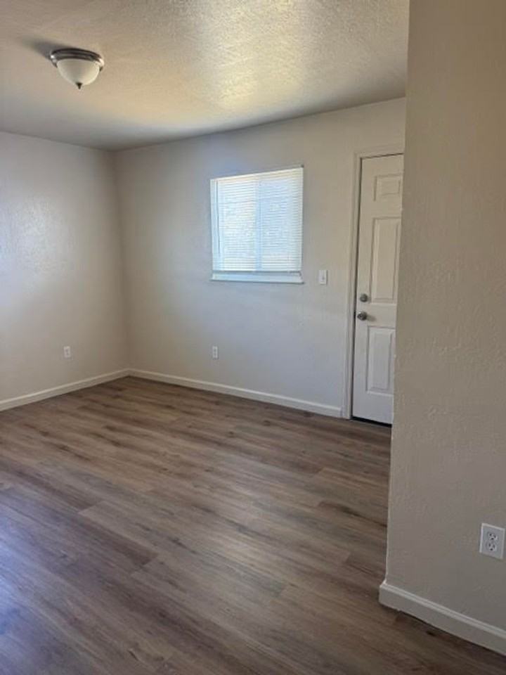 710 Ripona Ave - Photo 7 of 8