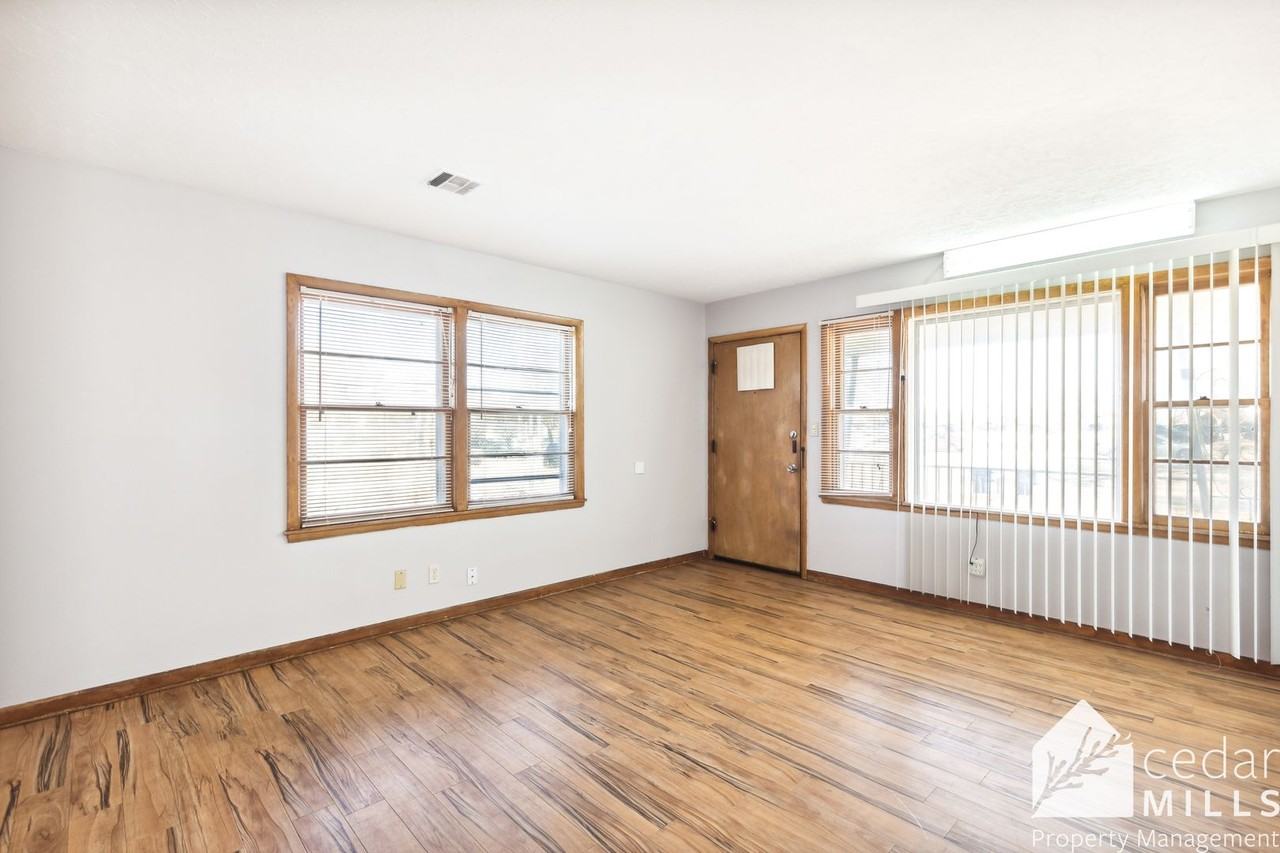 1731 N Holyoke Ave - Photo 2 of 11