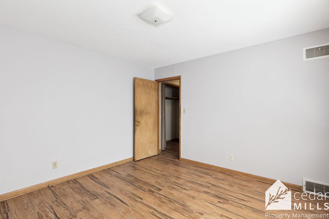 1731 N Holyoke Ave - Photo 7 of 11