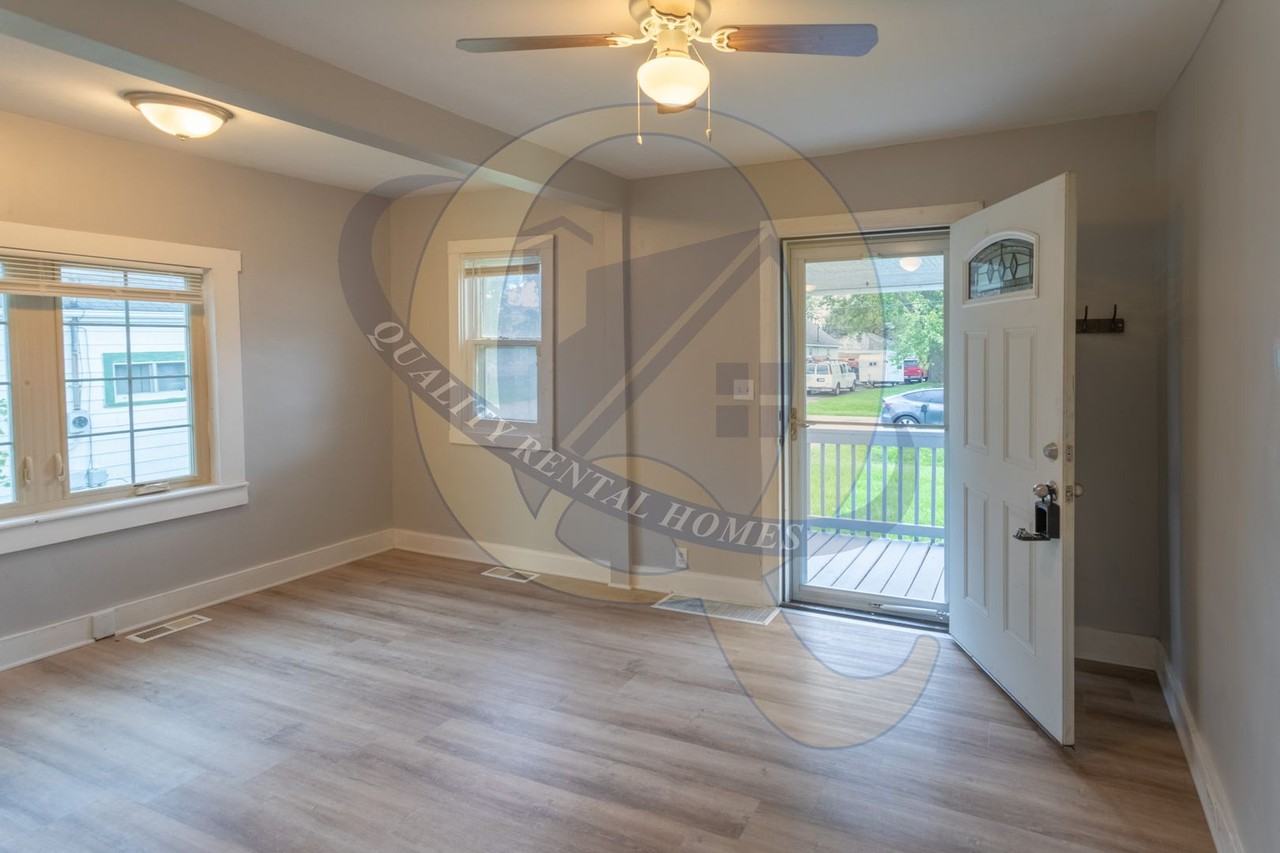 1235 Norton St - Photo 3 of 16