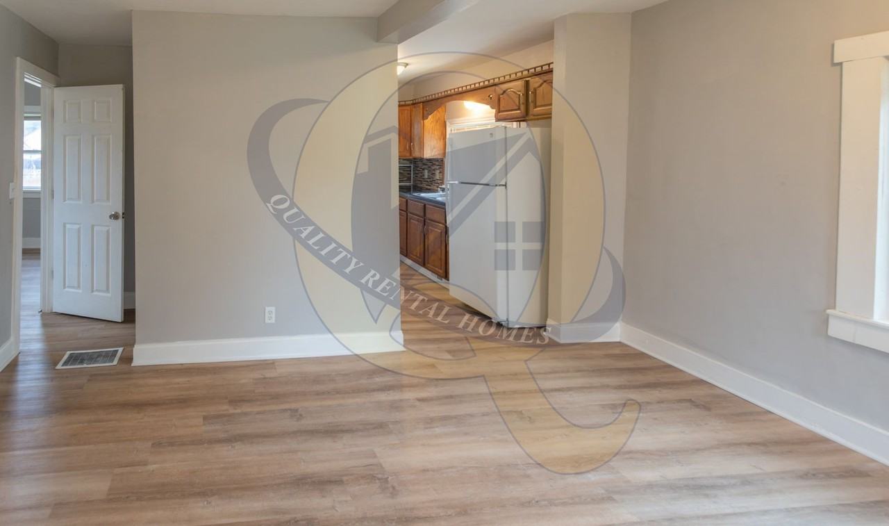 1235 Norton St - Photo 4 of 16