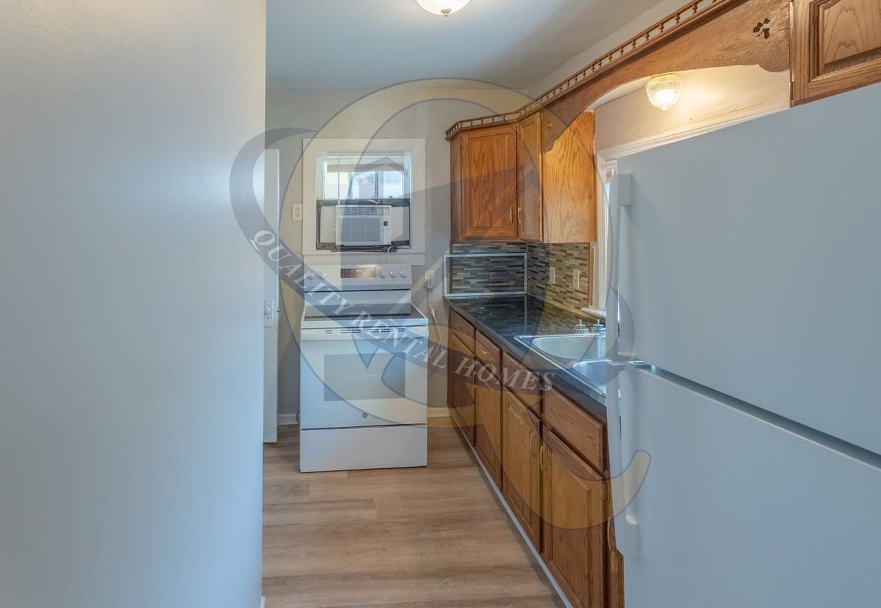 1235 Norton St - Photo 7 of 16