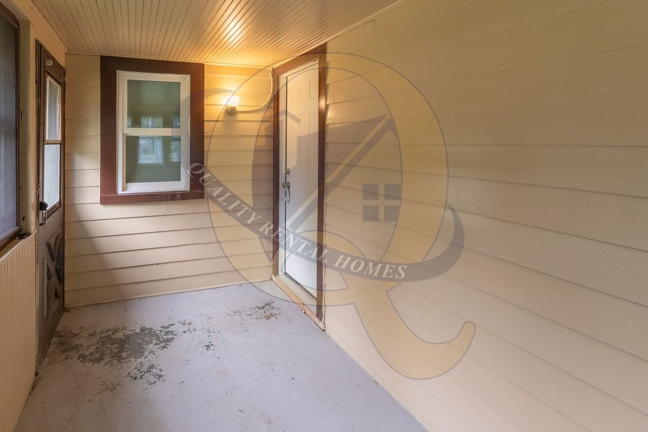 635 Simcoe Ave - Photo 3 of 16