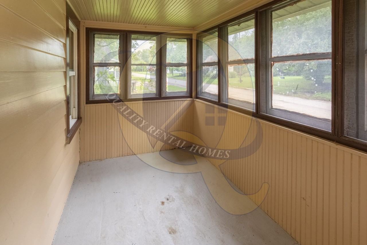 635 Simcoe Ave - Photo 4 of 16