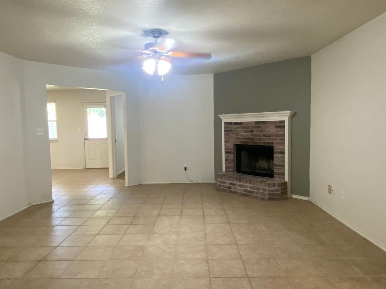 206 Burnham Dr - Photo 3 of 18