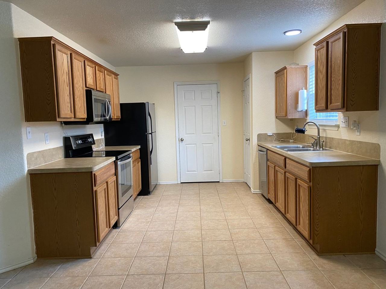 206 Burnham Dr - Photo 4 of 18