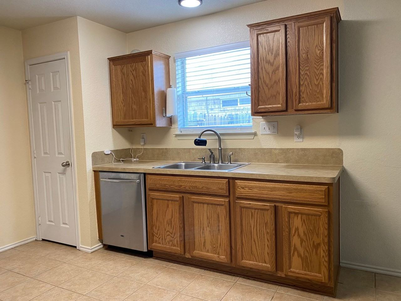 206 Burnham Dr - Photo 6 of 18