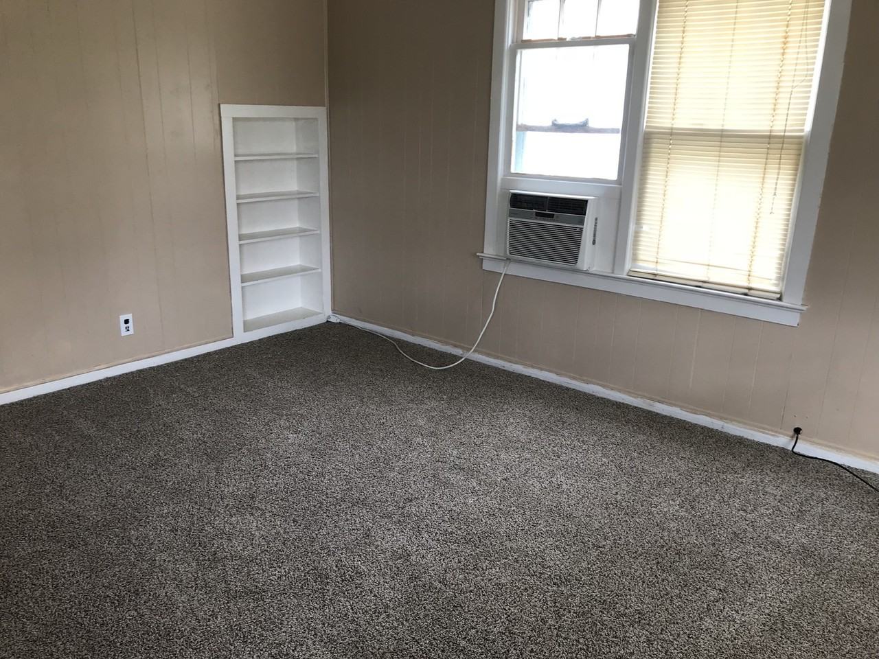 1013 W Grand Ave - Photo 2 of 7