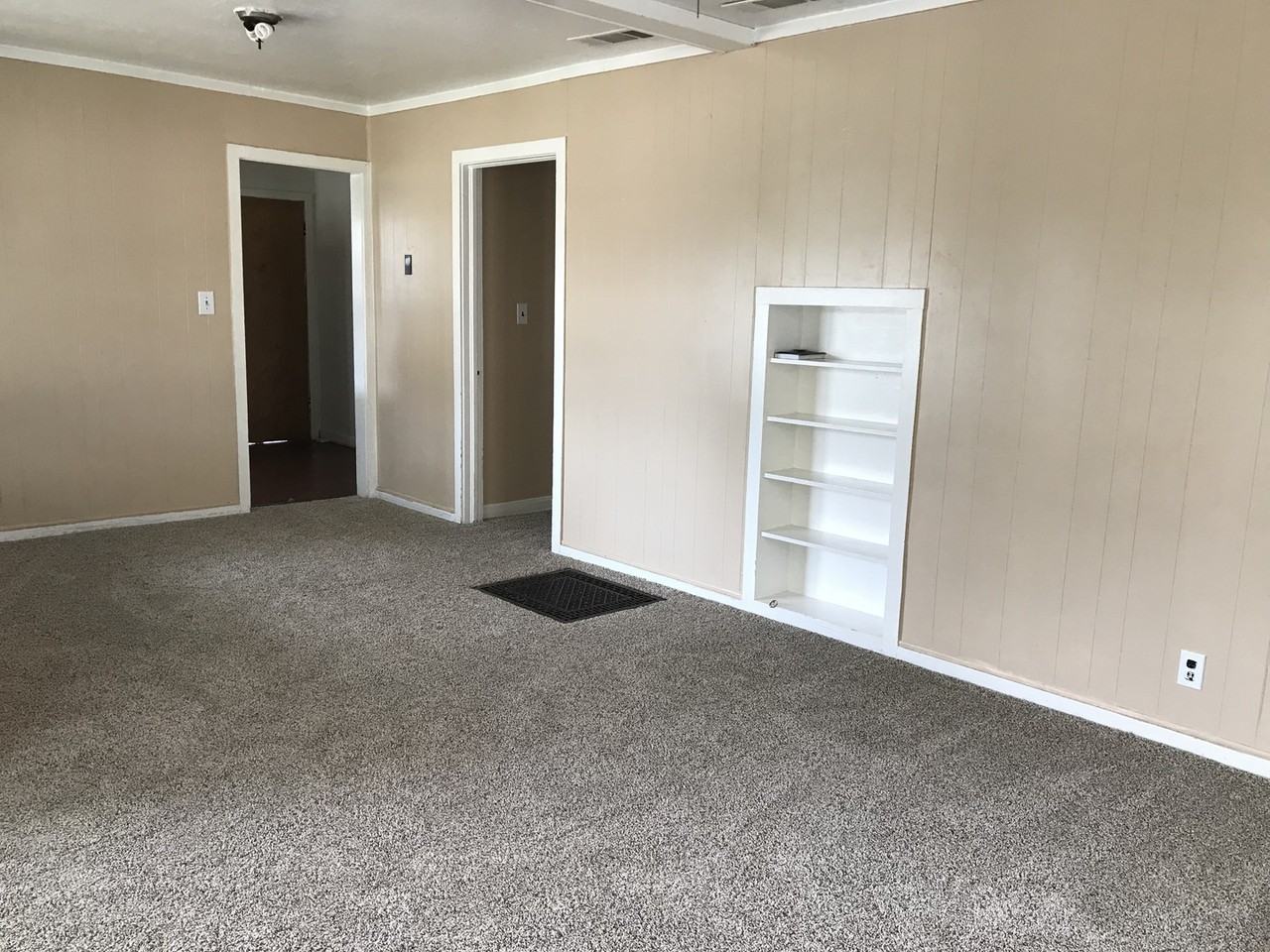 1013 W Grand Ave - Photo 3 of 7
