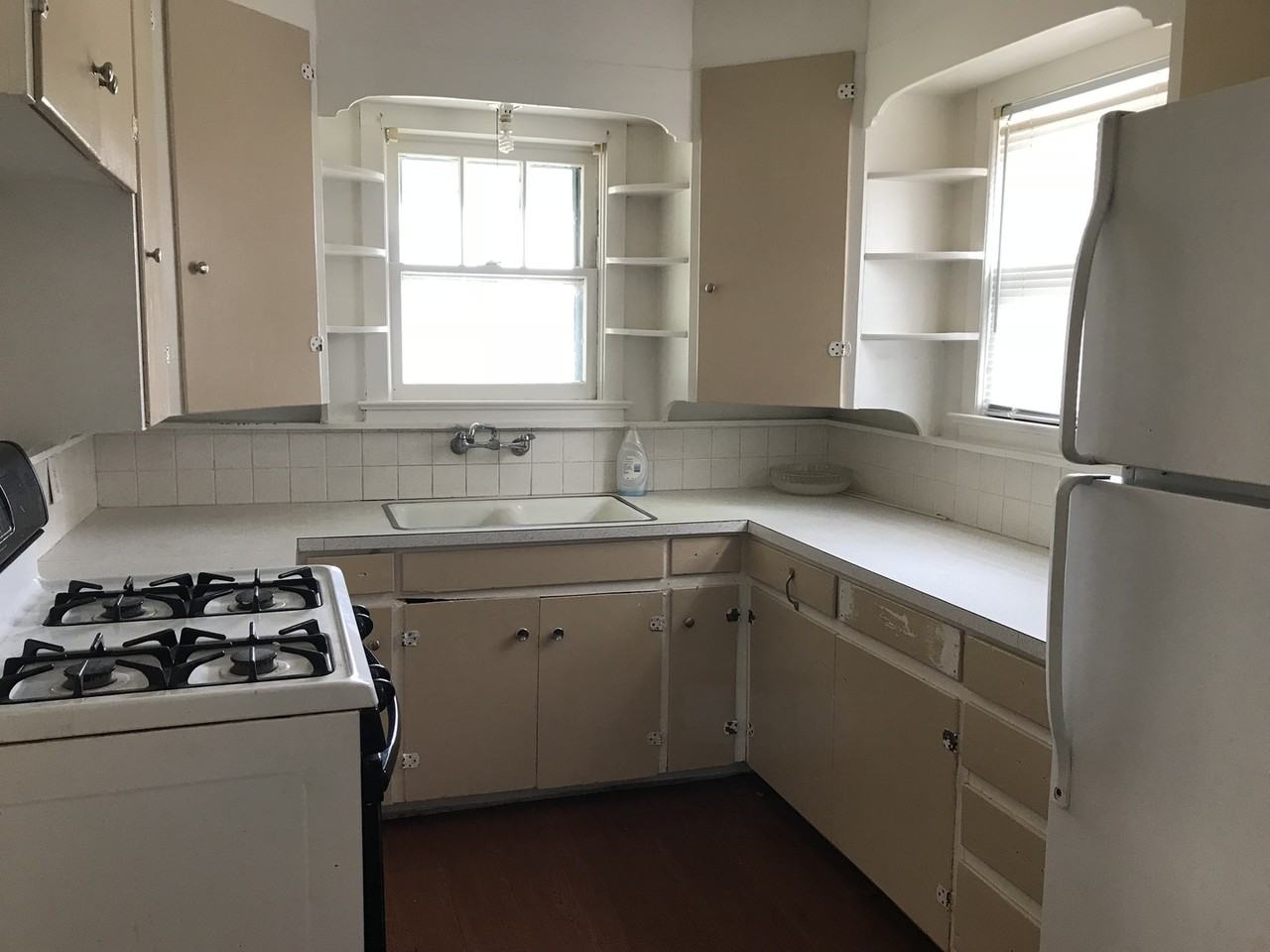 1013 W Grand Ave - Photo 4 of 7