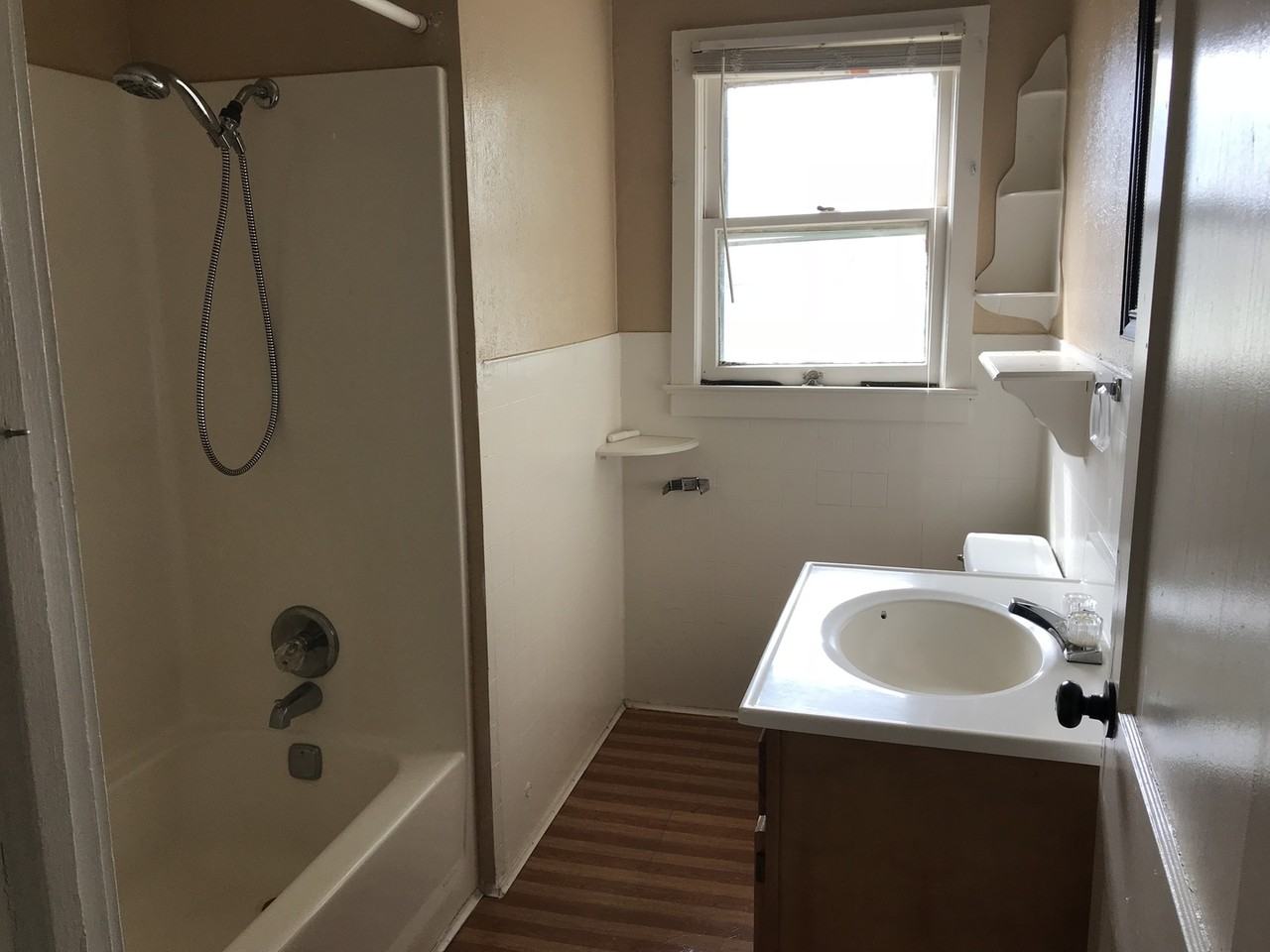 1013 W Grand Ave - Photo 6 of 7