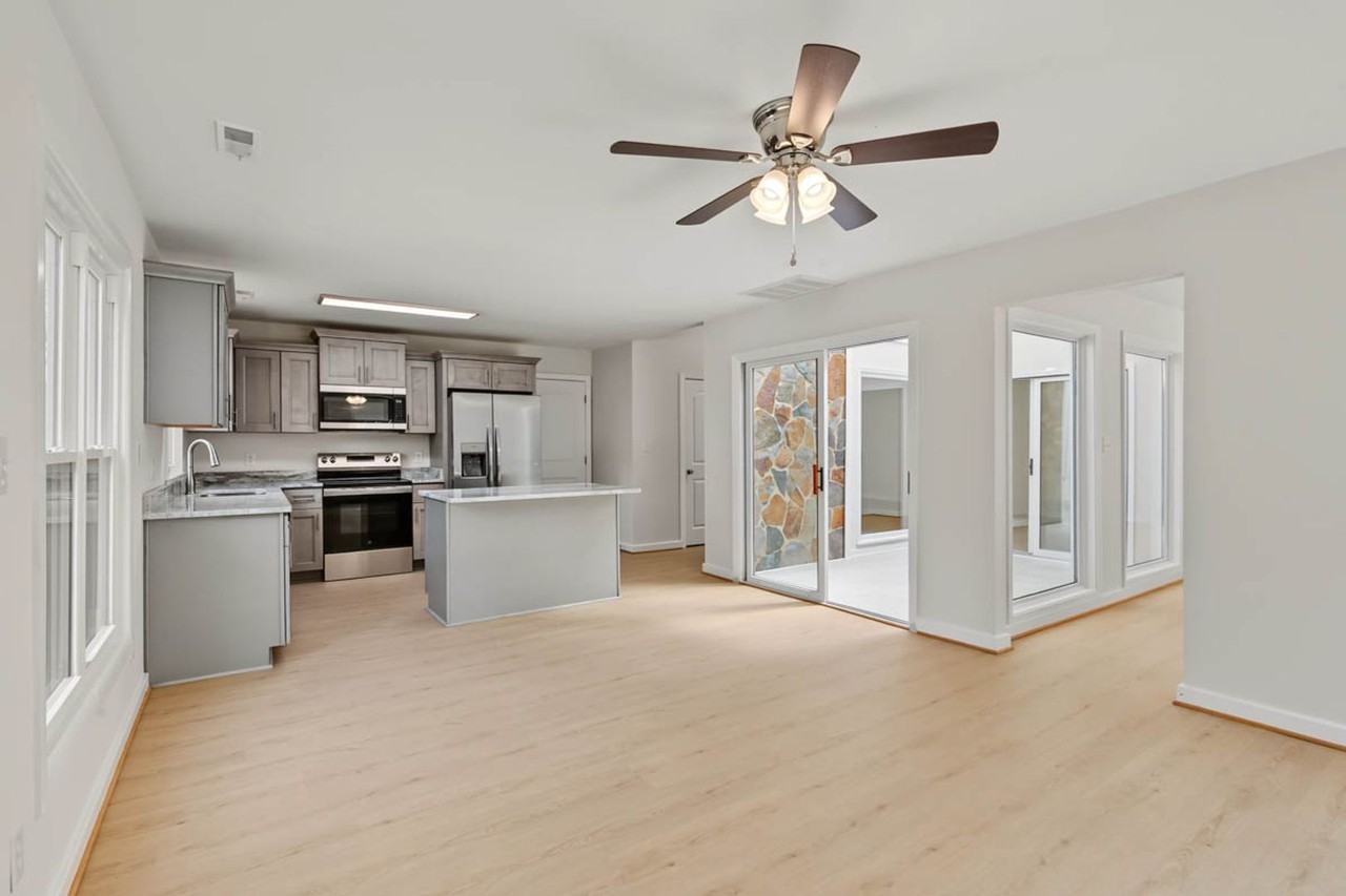 300 Smoots Ln - Photo 3 of 36