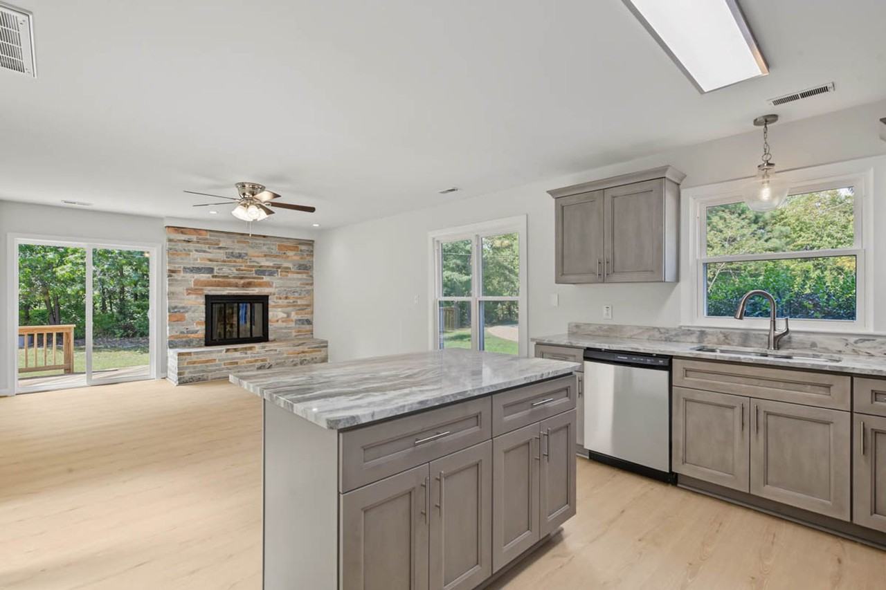 300 Smoots Ln - Photo 4 of 36