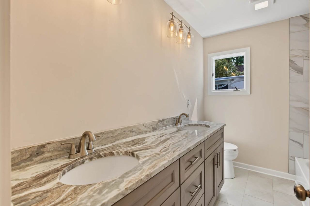 300 Smoots Ln - Photo 5 of 36