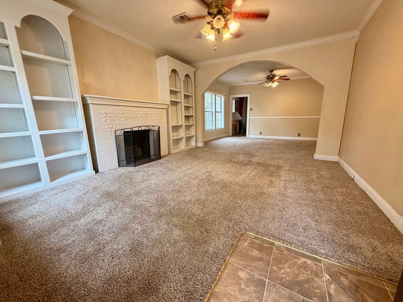 1921 N Broadway Ave - Photo 2 of 10