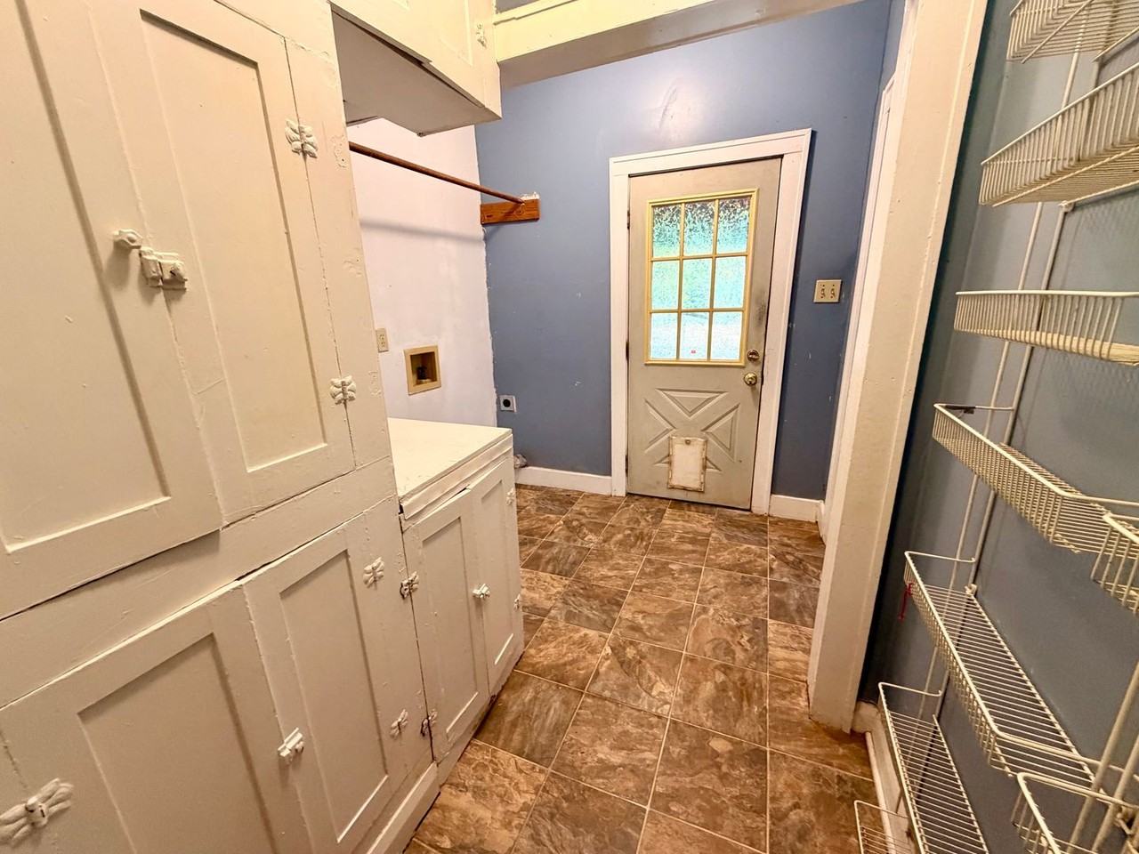 1921 N Broadway Ave - Photo 5 of 10