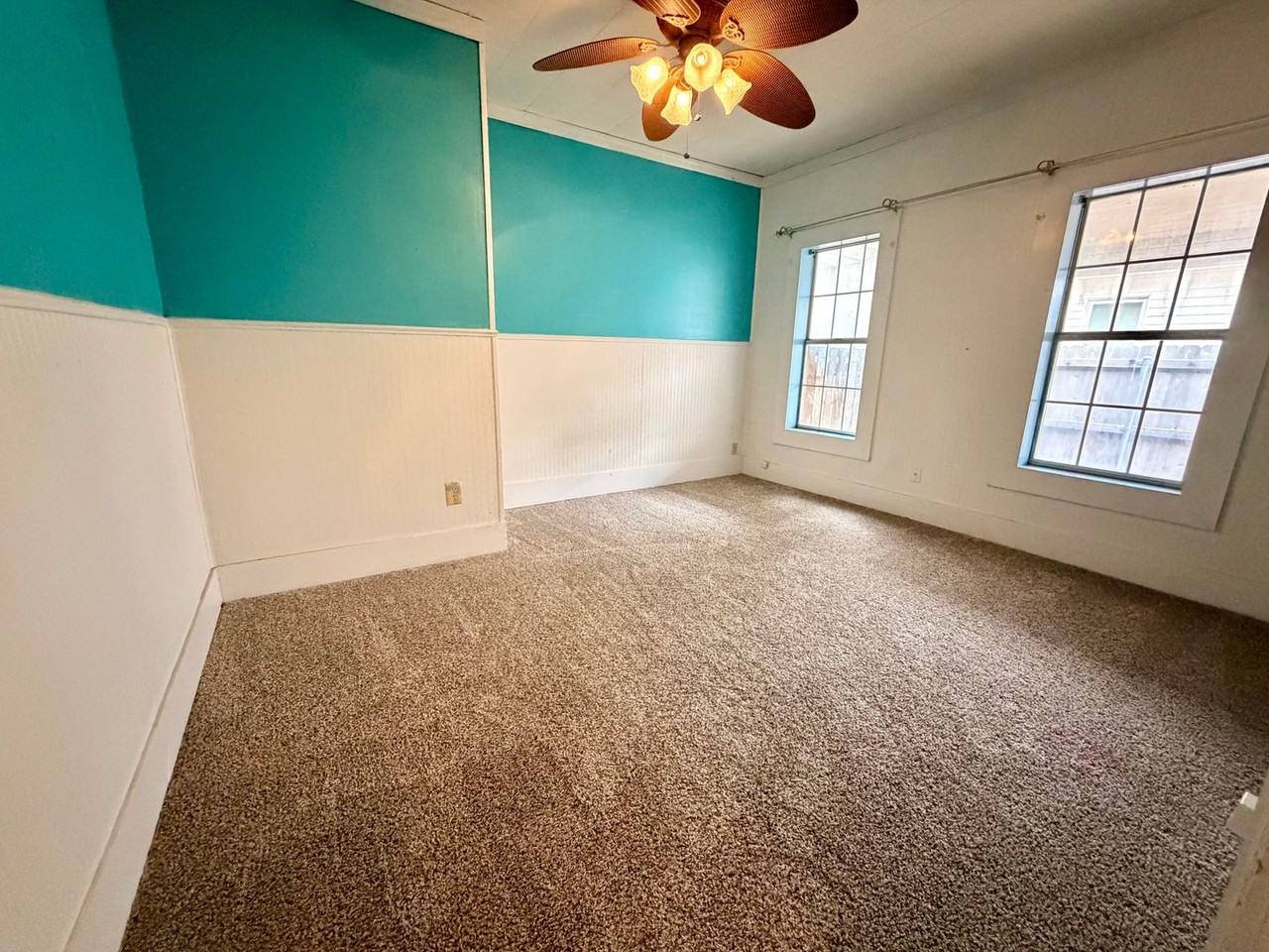 1921 N Broadway Ave - Photo 7 of 10