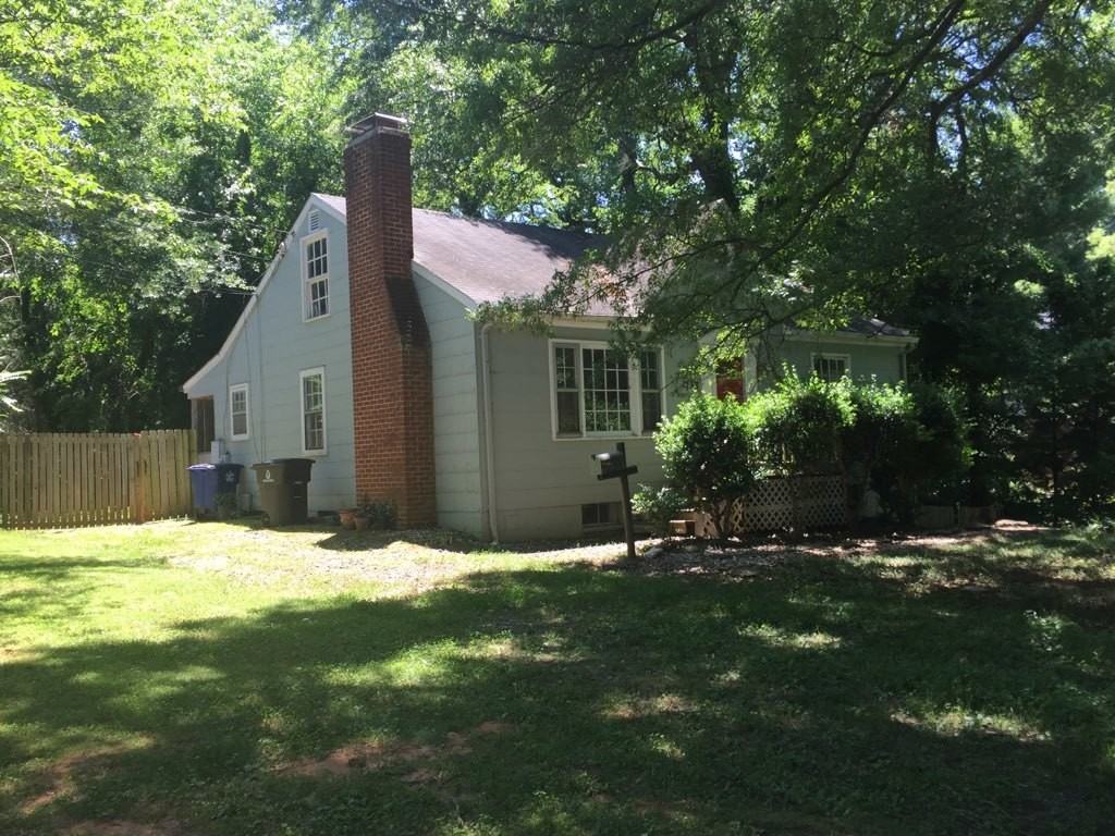 733 Magnolia St - Photo 2 of 3