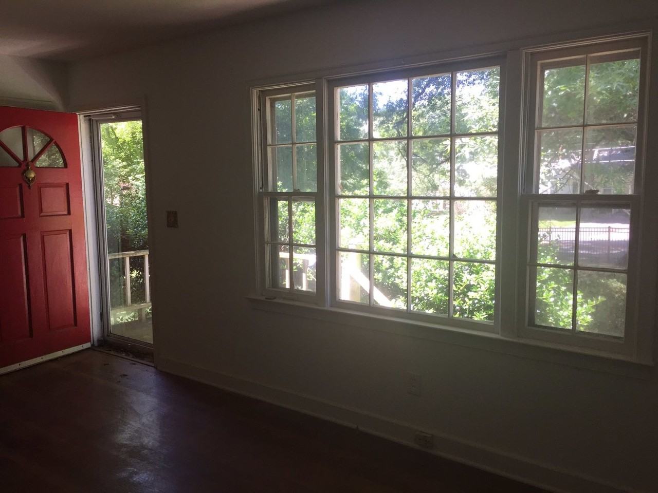 733 Magnolia St - Photo 3 of 3