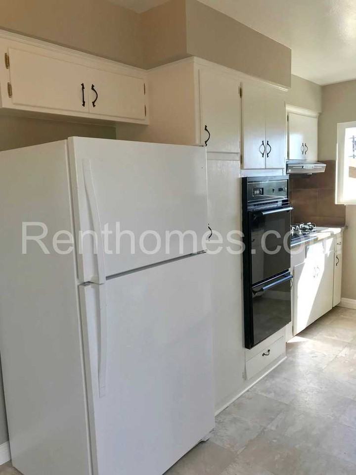 3662 Hondo St - Photo 6 of 12