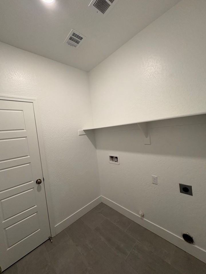 241 E Tyler Ave - Photo 4 of 35
