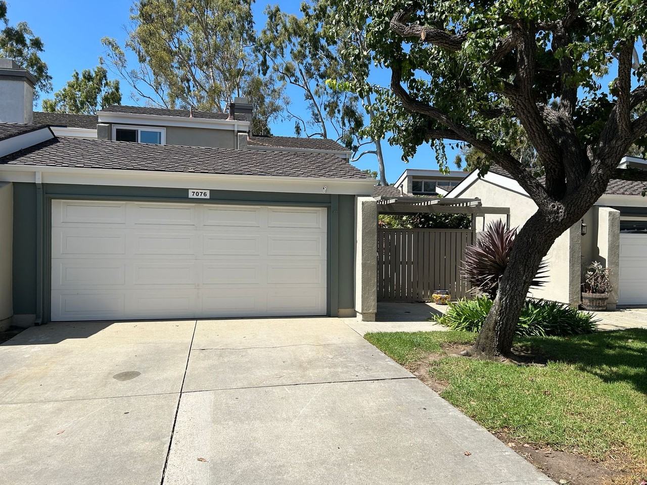 7076 Little Harbor Dr - Photo 2 of 37