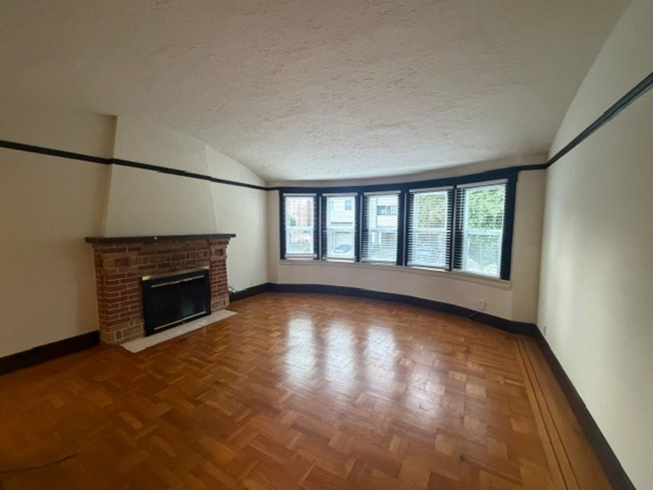 614 Hanover St - Photo 2 of 18