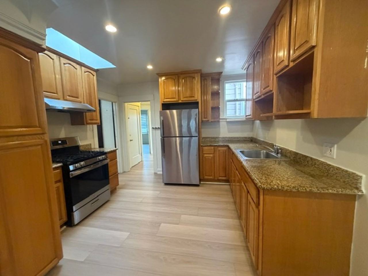 614 Hanover St - Photo 4 of 18