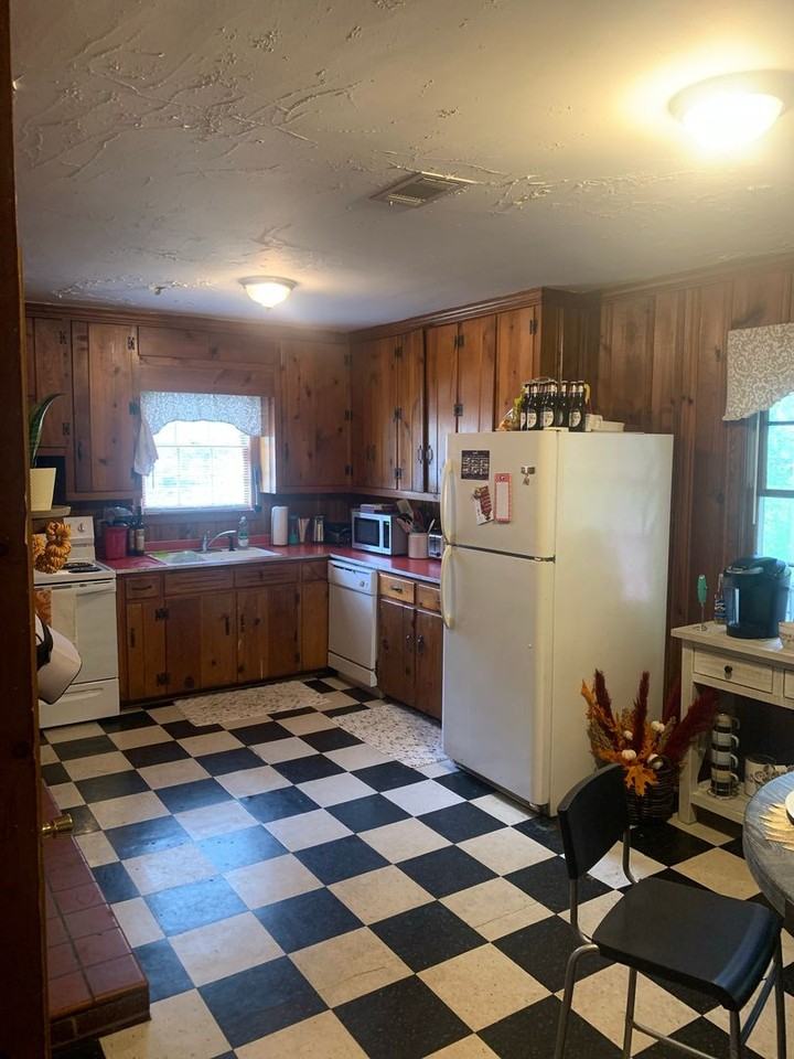 1663 S Milledge Ave - Photo 6 of 50