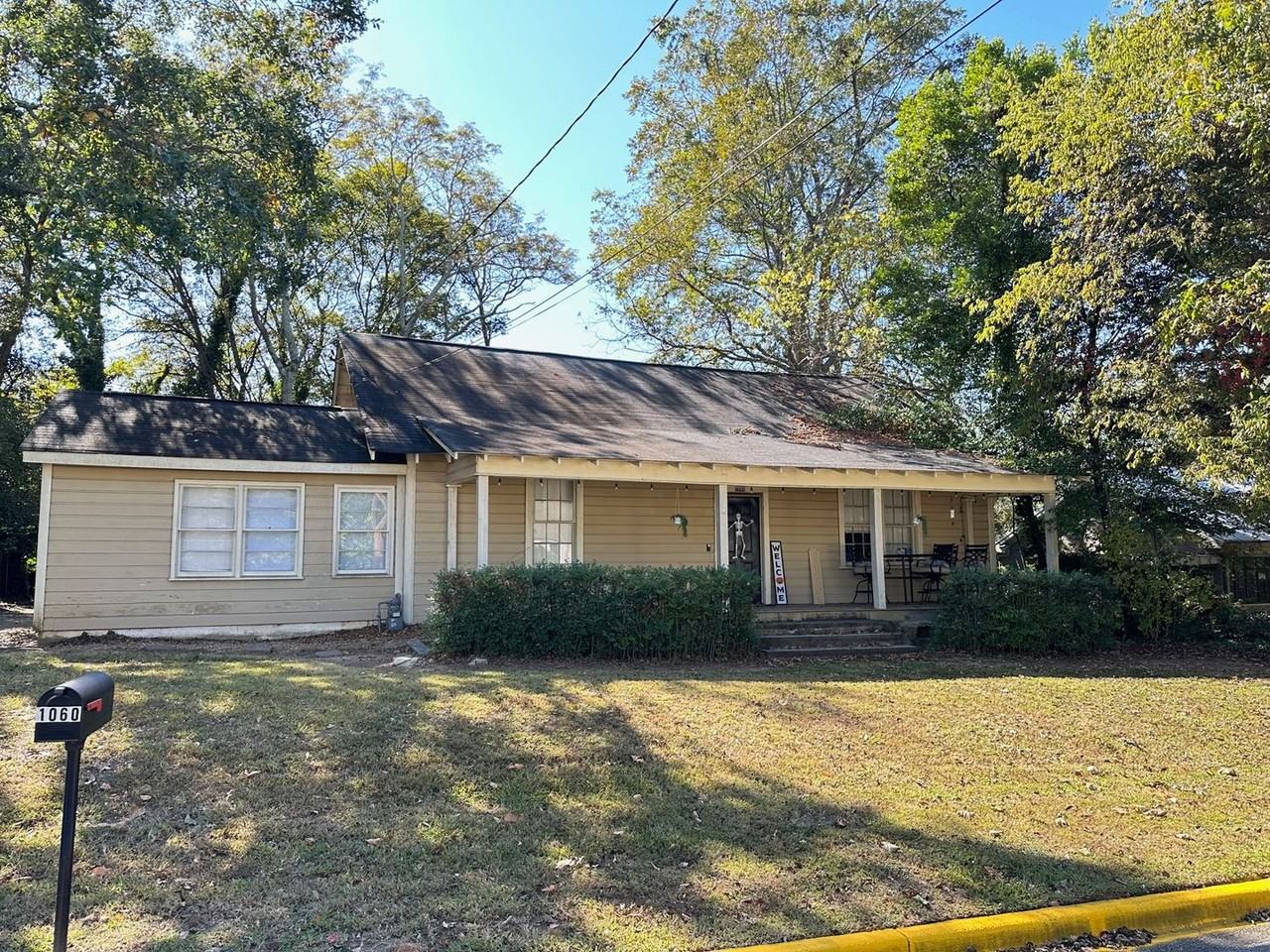 1060 Oconee St - Photo 2 of 20