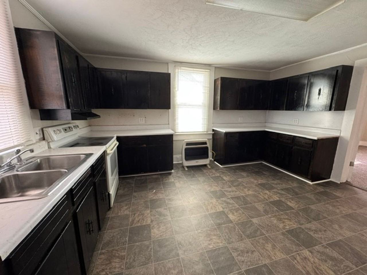 15 Curran Ave - Photo 3 of 8