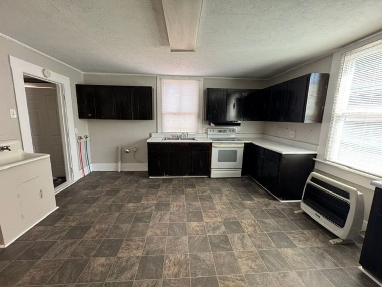 15 Curran Ave - Photo 4 of 8
