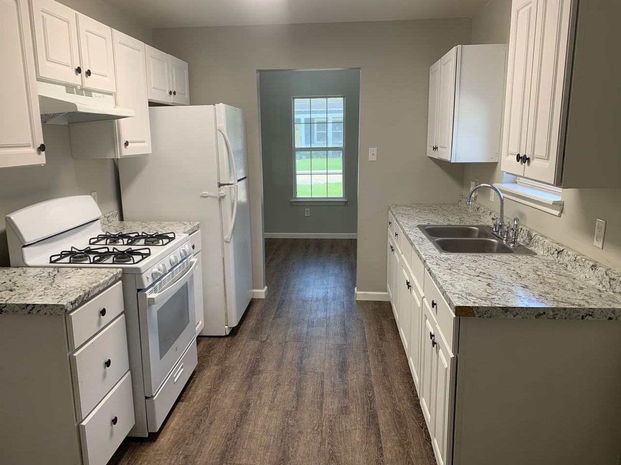 707 Clarence St - Photo 3 of 10