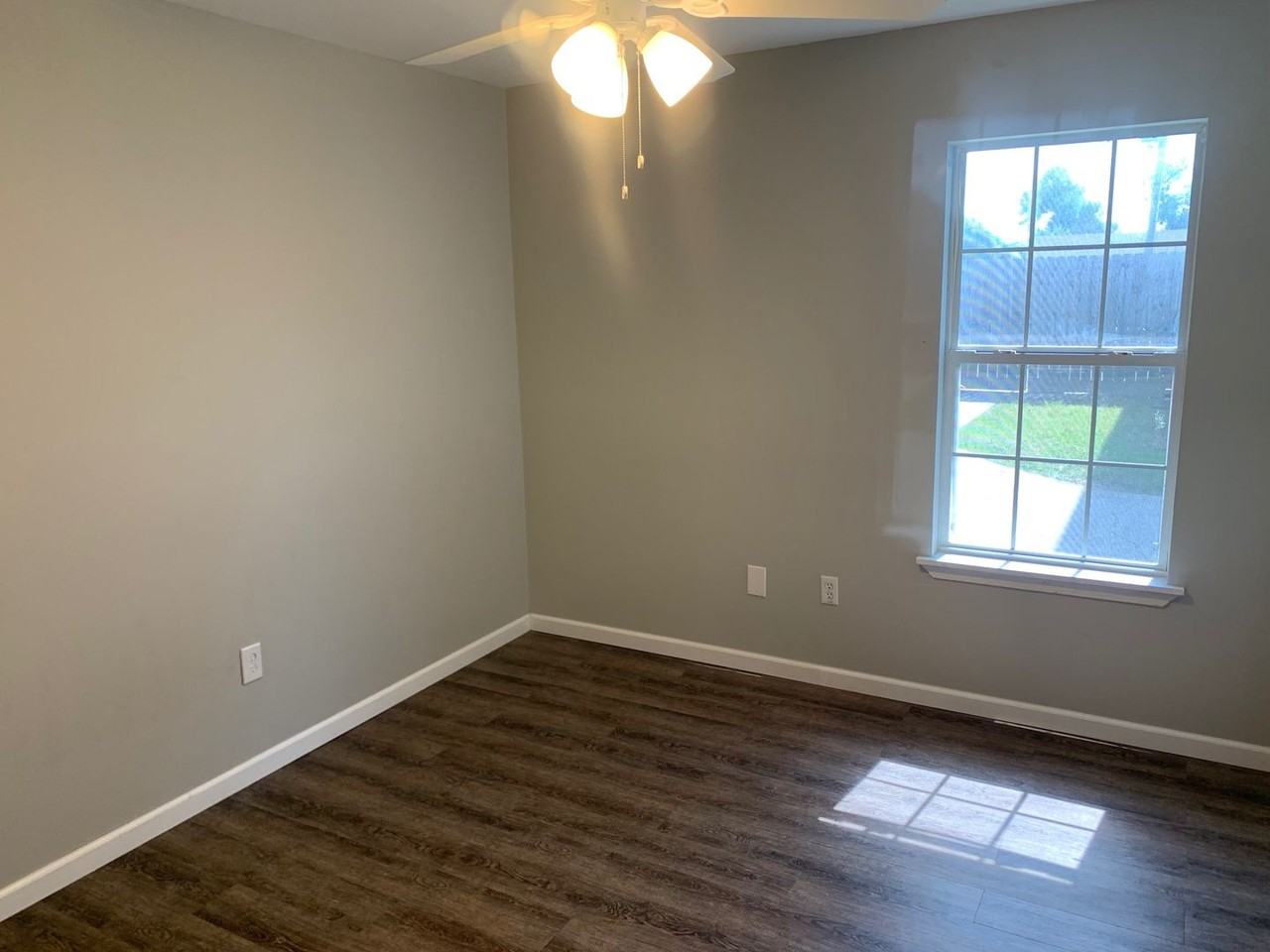 707 Clarence St - Photo 5 of 10