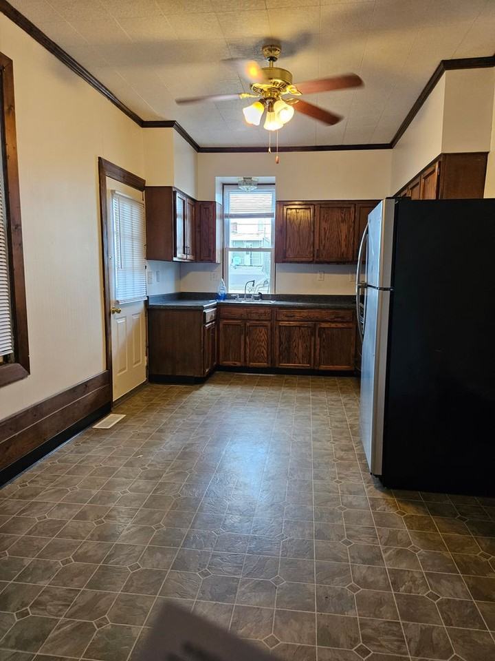 835 W Princess St - Photo 3 of 10