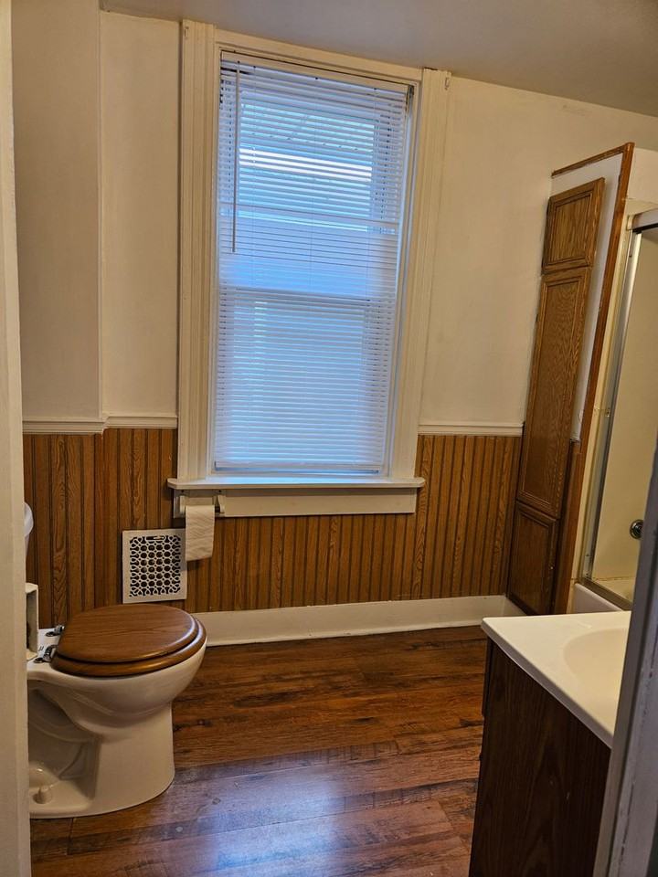 835 W Princess St - Photo 4 of 10
