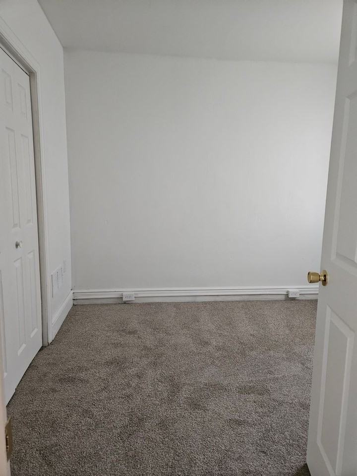 835 W Princess St - Photo 7 of 10